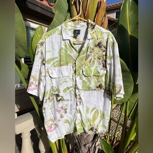 H&M Lyocell Hawaiian 🌺 Shirt Casual Soft Chrysanthemum Floral Print Trendy